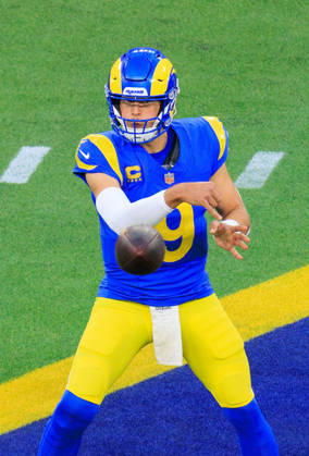 October 12, 2026, Inglewood, California, USA: 9 Matthew Stafford, QB of the Los Angeles Rams throws a pass during a regular NFL, American Football Herren, USA game against the Buffalo Bills on Monday October 12, 2026 at SoFi Stadium in Inglewood, California. Rams lose to Bills, 34-37 in overtime. JAVIER ROJAS PI Rams Vs. Bills - ZUMAp124 20261012_zaa_p124_043 Copyright: xJavierxRojasx