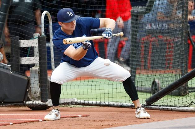 October 12, 2026, St. Petersburg, Florida, USA: Tampa Bay Rays second baseman Ben Williamson 15 practices on bunting ahead of a game against the Cleveland Guardians at Tropicana Field on Monday, Oct. 12, 2026, in St. Petersburg. St. Petersburg USA - ZUMAs70_ 20261012_zan_s70_016 Copyright: xJeffereexWoox St. Petersburg USA - ZUMA0869 0869258525st Copyright: xIMAGO JeffereexWoox