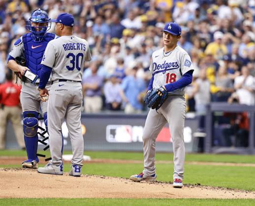 Baseball: Championship Series between Dodgers and Brewers Los Angeles Dodgers starter Yoshinobu Yamamoto (R) is pulled from the mound by manager Dave Roberts (C) in the third inning of Game 2 of the National League Championship Series against the Milwaukee Brewers at American Family Field in Milwaukee, Wisconsin, on Oct. 12, 2026.  A14AA0005630701P