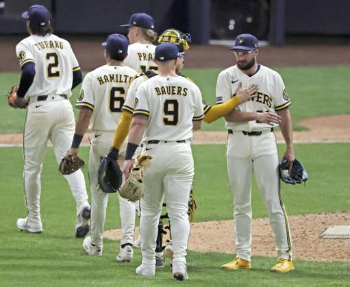Baseball: Championship Series between Dodgers and Brewers Milwaukee Brewers players celebrate after beating the Los Angeles Dodgers in Game 2 of the National League Championship Series at American Family Field in Milwaukee, Wisconsin, on Oct. 12, 2026.  A14AA0005630727P