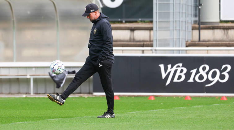 October 13, 2026, Germany, Stuttgart, Soccer: VfB Stuttgart Practice; Coach Sebastian Hoeneß juggles the ball