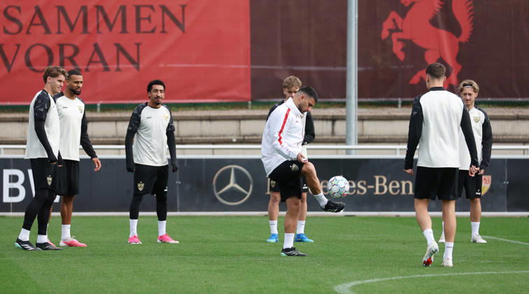 October 13, 2026, Germany, Stuttgart, VfB Stuttgart soccer practice; from left: Ramon Hendriks, Josha Vagnoman, Tiago Tomas, Deniz Undav in the front