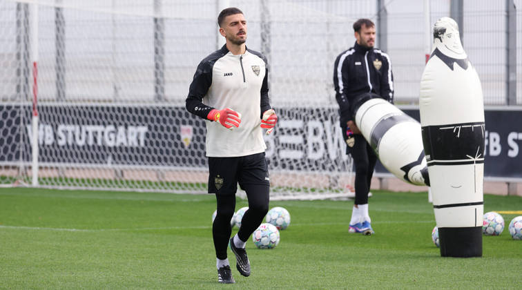 October 13, 2026, Germany, Stuttgart, VfB Stuttgart soccer practice, from left: Fabian Bredlow, Stefan Drljaca