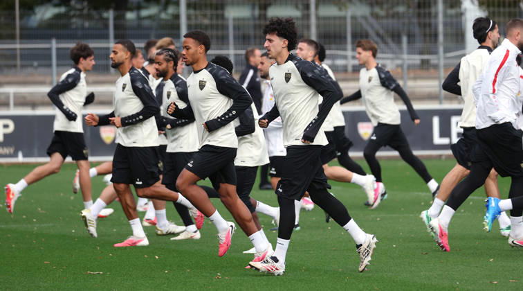 October 13, 2026, Germany, Stuttgart, VfB Stuttgart soccer practice; from left: Josha Vagnoman, Nicolas Nartey (VfB), Ameen Al Dakhil (VfB)