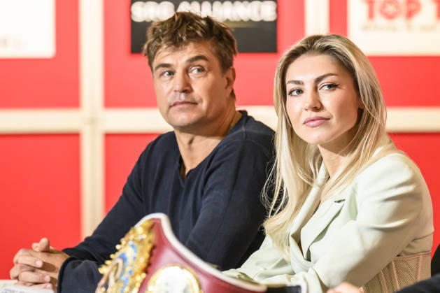 Pictured, from left: Dirk Dzemski, trainer; boxer and model Tatjana Genrich (atomweight), GER, Magdeburg, SES; first press conference ahead of the SES Boxing Gala on Saturday, November 14, 2026, at Messe Magdeburg, October 13, 2026, Copyright: HMBxMedia UwexKoch