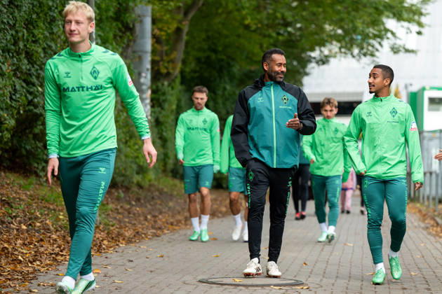 October 13, 2026, GER, Soccer, Men s, 1st Bundesliga, 2026–2027 season, Training, SV Werder Bremen, Daniel Thioune, Werder Bremen, Coach and team led by Arthur, Werder Bremen, 13, Oskar Wojcik, Bremen, 03, Bremen Training Facility, Weserstadion, Bremen, Germany Copyright: xNordphoto Memmlerx