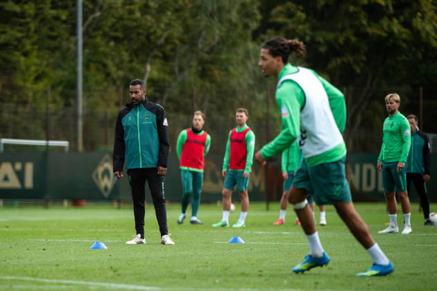 October 13, 2026, GER, Soccer, Men s, 1. Bundesliga, 2026–2027 Season, Practice, SV Werder Bremen, Daniel Thioune, Werder Bremen, Coach, and Team, Bremen Training Facility, Weserstadion, Bremen, Germany Copyright: xNordphoto Memmlerx