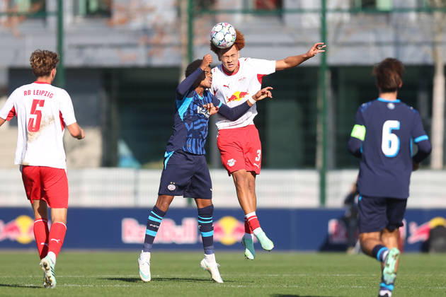 RB Leipzig U19 vs. PSV Eindhoven U19, UEFA Youth League, Leipzig, October 13, 2026, Cottaweg Training Center, Soccer, 2026–2027 Season, U19 Juniors, UEFA Youth League, Matchday 2, RB Leipzig U19 vs. PSV Eindhoven U19, Pictured from left: Austyn Jones (9), Eindhoven, and Nwabueze Eiwario (3), RB. For editorial use only. UEFA regulations prohibit any use of photographs as image sequences and or quasi-video.