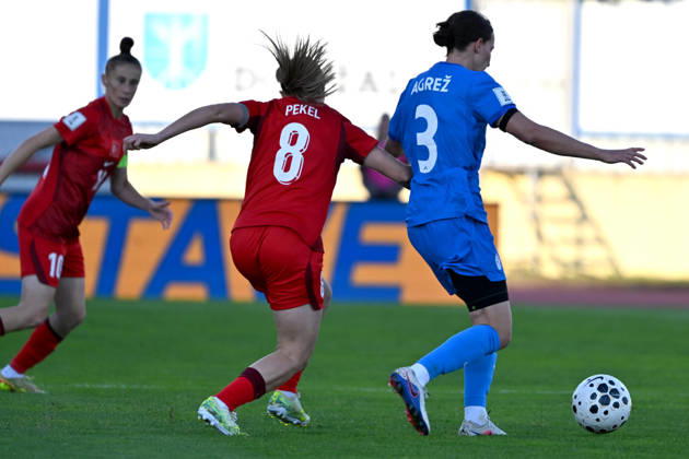 DOMZALE, SLOVENIA - OCTOBER 13: Melike Pekel of Turkey (L) in action against Sara Agrez of Slovenia (R) during the UEFA Women’s European Qualifiers for 2027 World Cup Play-offs Round 1, 2nd leg match between Slovenia and Turkey at Sports Park Domzale, Domzale on October 13, 2026 in Domzale, Slovenia. (Photo by Igor Kupljenik Sports Press Photo). Copyright: xIgorxKupljenikx xSPPx Sportspressphoto_SPR254242