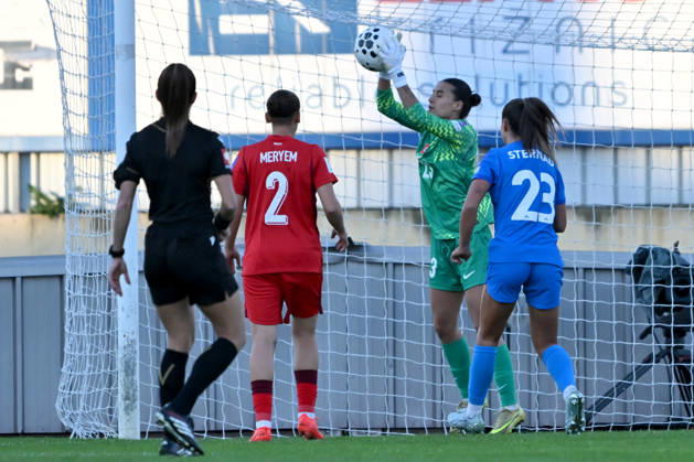DOMZALE, SLOVENIA - OCTOBER 13: Gamze Yaman of Turkey (2R) in action against Maja Sternad of Slovenia (R) during the UEFA Women’s European Qualifiers for 2027 World Cup Play-offs Round 1, 2nd leg match between Slovenia and Turkey at Sports Park Domzale, Domzale on October 13, 2026 in Domzale, Slovenia. (Photo by Igor Kupljenik Sports Press Photo). Copyright: xIgorxKupljenikx xSPPx Sportspressphoto_SPR254246