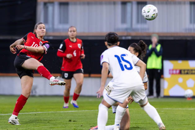 SOCCER - FIFA World Cup, WM, Weltmeisterschaft, Fussball 2027, quali, AUT vs KOS VIENNA,AUSTRIA,13.OCT.26 - SOCCER - FIFA Women s World Cup 2027, european qualifiers, OEFB international match, Länderspiel, Nationalmannschaft Austria vs Kosovo. Image shows Marie Hoebinger (AUT) and Marigone Tahiri (KOS). Keywords: goal. GEPAxpictures xArminxRauthner