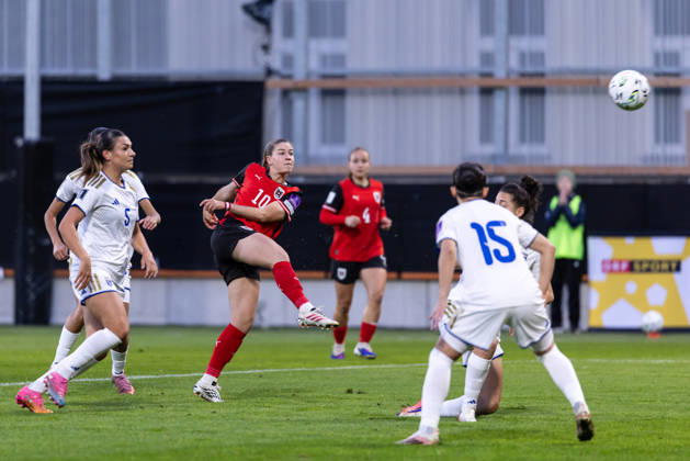 SOCCER - FIFA World Cup, WM, Weltmeisterschaft, Fussball 2027, quali, AUT vs KOS VIENNA,AUSTRIA,13.OCT.26 - SOCCER - FIFA Women s World Cup 2027, european qualifiers, OEFB international match, Länderspiel, Nationalmannschaft Austria vs Kosovo. Image shows Blerta Smaili (KOS), Marie Hoebinger (AUT) and Marigone Tahiri (KOS). Keywords: goal. GEPAxpictures xArminxRauthner