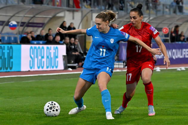 DOMZALE, SLOVENIA - OCTOBER 13: Lara Prasnikar of Slovenia (L) in action against Ilayda Civelek of Turkey (R) during the UEFA Women’s European Qualifiers for 2027 World Cup Play-offs Round 1, 2nd leg match between Slovenia and Turkey at Sports Park Domzale, Domzale on October 13, 2026 in Domzale, Slovenia. (Photo by Igor Kupljenik Sports Press Photo). Copyright: xIgorxKupljenikx xSPPx Sportspressphoto_SPR254257