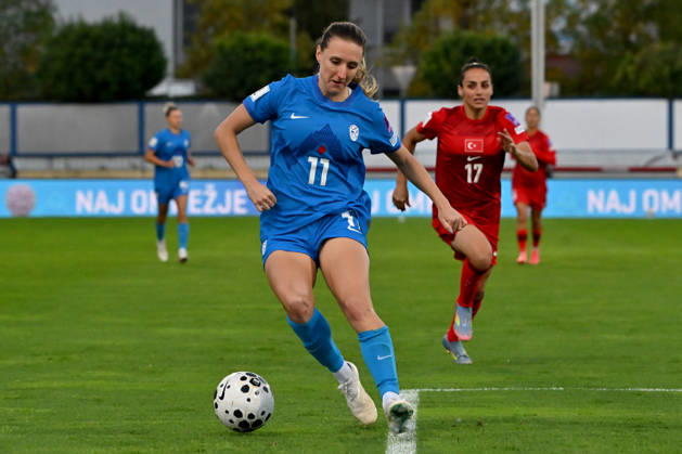 DOMZALE, SLOVENIA - OCTOBER 13: Lara Prasnikar of Slovenia (L) in action during the UEFA Women’s European Qualifiers for 2027 World Cup Play-offs Round 1, 2nd leg match between Slovenia and Turkey at Sports Park Domzale, Domzale on October 13, 2026 in Domzale, Slovenia. (Photo by Igor Kupljenik Sports Press Photo). Copyright: xIgorxKupljenikx xSPPx Sportspressphoto_SPR254259