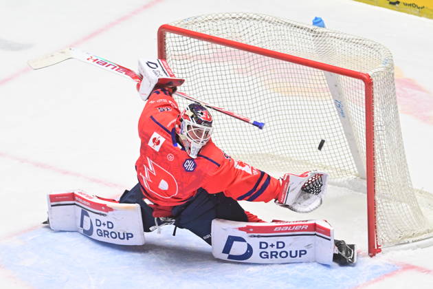 Ice hockey, Eishockey Champions League match: HC Dynamo Pardubice vs Vaxjo Lakers Hockey Club in Pardubice, Czech Republic, October 13, 2026. Goalie of Pardubice Roman Will receives goal. (CTKxPhoto JosefxVostarek) CTKPhotoP2026101306752  CTKPhotoP2026101306752