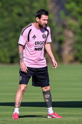 FORT LAUDERDALE, FL - OCTOBER 13: Inter Miami CF forward Lionel Messi (10) is seen during an Inter Miami Training Session at Florida Blue Training Center on October 13, 2026 in Fort Lauderdale, Florida. (Photo by Chris Arjoon Icon Sportswire) SOCCER: OCT 13 Inter Miami CF Training EDITORIAL USE ONLY Icon2610130000004