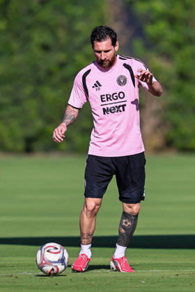 FORT LAUDERDALE, FL - OCTOBER 13: Inter Miami CF forward Lionel Messi (10) is seen during an Inter Miami Training Session at Florida Blue Training Center on October 13, 2026 in Fort Lauderdale, Florida. (Photo by Chris Arjoon Icon Sportswire) SOCCER: OCT 13 Inter Miami CF Training EDITORIAL USE ONLY Icon2610130000007