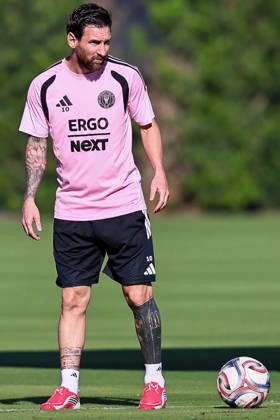 FORT LAUDERDALE, FL - OCTOBER 13: Inter Miami CF forward Lionel Messi (10) is seen during an Inter Miami Training Session at Florida Blue Training Center on October 13, 2026 in Fort Lauderdale, Florida. (Photo by Chris Arjoon Icon Sportswire) SOCCER: OCT 13 Inter Miami CF Training EDITORIAL USE ONLY Icon2610130000009