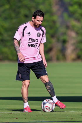 FORT LAUDERDALE, FL - OCTOBER 13: Inter Miami CF forward Lionel Messi (10) is seen during an Inter Miami Training Session at Florida Blue Training Center on October 13, 2026 in Fort Lauderdale, Florida. (Photo by Chris Arjoon Icon Sportswire) SOCCER: OCT 13 Inter Miami CF Training EDITORIAL USE ONLY Icon2610130000012