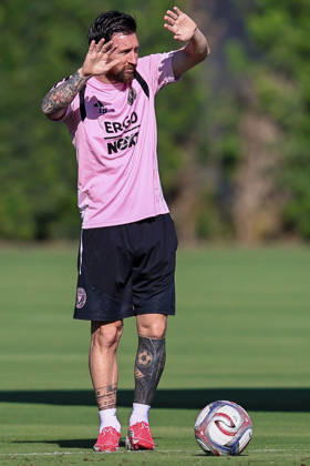 FORT LAUDERDALE, FL - OCTOBER 13: Inter Miami CF forward Lionel Messi (10) is seen during an Inter Miami Training Session at Florida Blue Training Center on October 13, 2026 in Fort Lauderdale, Florida. (Photo by Chris Arjoon Icon Sportswire) SOCCER: OCT 13 Inter Miami CF Training EDITORIAL USE ONLY Icon2610130000016