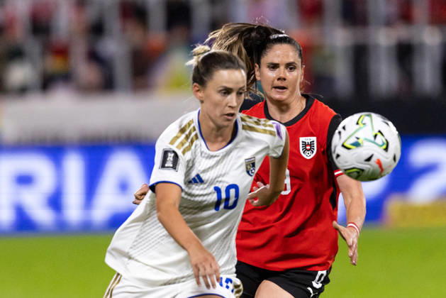 SOCCER - FIFA World Cup, WM, Weltmeisterschaft, Fussball 2027, quali, AUT vs KOS VIENNA,AUSTRIA,13.OCT.26 - SOCCER - FIFA Women s World Cup 2027, european qualifiers, OEFB international match, Länderspiel, Nationalmannschaft Austria vs Kosovo. Image shows Donjeta Halilaj (KOS) and Sarah Zadrazil (AUT). GEPAxpictures xArminxRauthner
