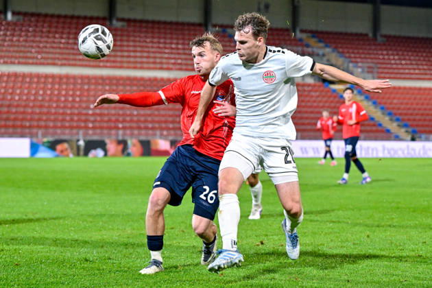 From left: Andy Breuer (Unterhaching), 26; Leon Bucher (Landsberg), 20; in a one-on-one battle, duel, tackle, dynamic, action, 13, 10, 2026, Unterhaching, Germany, soccer, Bavarian Regional League, SpVgg Unterhaching vs. TSV 1882 Landsberg xslx