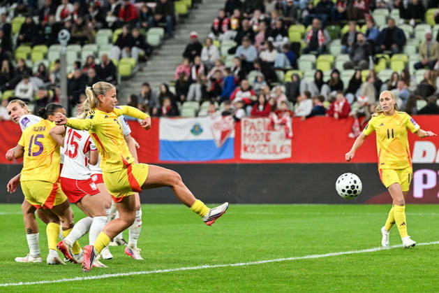 POLAND VS BELGIUM Amy Littel (3) of Belgium scores 1-1 and Belgium celebrate during a female soccer game between the national teams of Poland and Belgium , called the Red Flames , in the play-offs round 1 and 2nd leg for the European qualifiers , on Tuesday 13 October 2026 in Gdansk , POLAND . PHOTO SPORTPIX Stijn Audooren Sportpix.be Gdansk Polsat Plus Arena POLAND Copyright: xSportpix.bex xStijnxAudoorenxStijnxAudoorenx xSportpix.bex