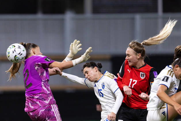 SOCCER - FIFA World Cup, WM, Weltmeisterschaft, Fussball 2027, quali, AUT vs KOS VIENNA,AUSTRIA,13.OCT.26 - SOCCER - FIFA Women s World Cup 2027, european qualifiers, OEFB international match, Länderspiel, Nationalmannschaft Austria vs Kosovo. Image shows Lea Kramoviku, Marigone Tahiri (KOS) and Sarah Puntigam (AUT). Keywords: goal. GEPAxpictures xArminxRauthner