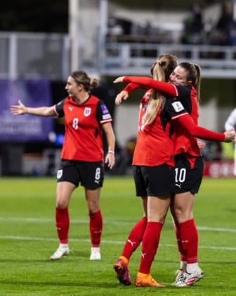 SOCCER - FIFA World Cup, WM, Weltmeisterschaft, Fussball 2027, quali, AUT vs KOS VIENNA,AUSTRIA,13.OCT.26 - SOCCER - FIFA Women s World Cup 2027, european qualifiers, OEFB international match, Länderspiel, Nationalmannschaft Austria vs Kosovo. Image shows the rejoicing of Sarah Puntigam and Marie Hoebinger (AUT). GEPAxpictures xArminxRauthner
