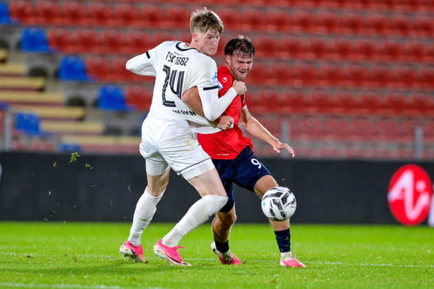 From left: Benedikt Kuhn (Landsberg), 24; Jeroen Krupa (Unterhaching), 9; in a one-on-one battle, duel, tackle, dynamic, action, 13, 10, 2026, Unterhaching, Germany, soccer, Bavarian Regional League, SpVgg Unterhaching vs. TSV 1882 Landsberg xslx
