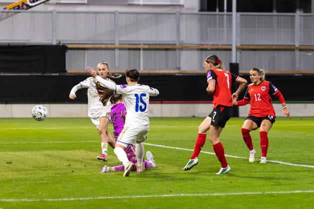SOCCER - FIFA World Cup, WM, Weltmeisterschaft, Fussball 2027, quali, AUT vs KOS VIENNA,AUSTRIA,13.OCT.26 - SOCCER - FIFA Women s World Cup 2027, european qualifiers, OEFB international match, Länderspiel, Nationalmannschaft Austria vs Kosovo. Image shows Lea Kramoviku, Marigone Tahiri (KOS), Eileen Campbell and Laura Wienroither (AUT). Keywords: goal. GEPAxpictures xArminxRauthner
