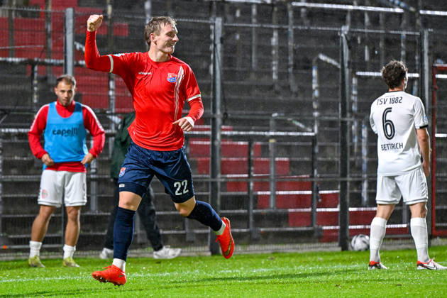 From left: Cornelius Pfeiffer of Unterhaching, 22, celebrating a goal; celebration; goal celebration; scoring a goal; celebrating the goal; goal; celebration; celebrating the 2-0 goal; optimistic; action; Lukas Bettrich of Landsberg, 6, looking disappointed, disappointment, frustration, disappointed, pessimistic, October 13, 2026, Unterhaching, Germany, soccer, Bavarian Regional League, SpVgg Unterhaching vs. TSV 1882 Landsberg xslx