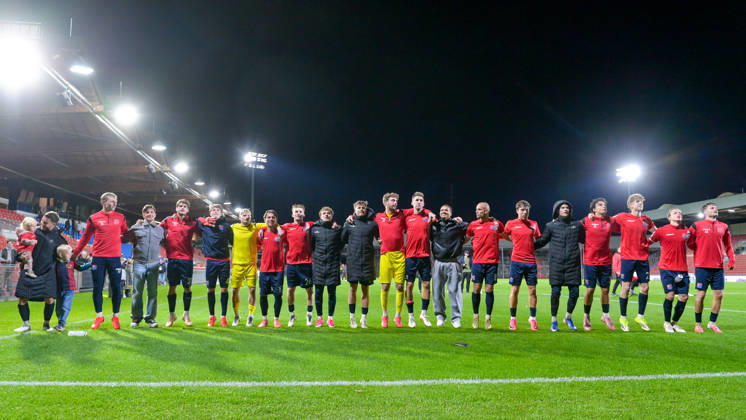 Unterhaching players thank the fans, thank, gratitude, celebrate, optimistic, October 13, 2026, Unterhaching, Germany, soccer, Bavarian Regional League, SpVgg Unterhaching vs. TSV 1882 Landsberg xslx