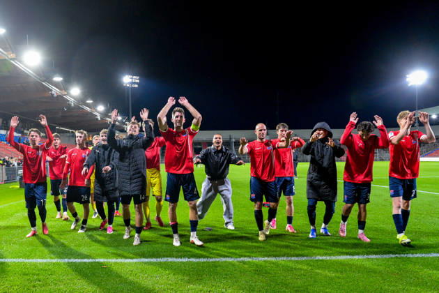 Unterhaching players thank the fans, thank, gratitude, celebrate, optimistic, October 13, 2026, Unterhaching, Germany, soccer, Bavarian Regional League, SpVgg Unterhaching vs. TSV 1882 Landsberg xslx