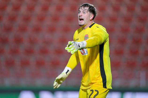 Maurice Merkl, goalkeeper, Landsberg, 22, giving instructions, gesturing with his arms, single frame, action, October 13, 2026, Unterhaching, Germany, soccer, Bavarian Regional League, SpVgg Unterhaching vs. TSV 1882 Landsberg xslx