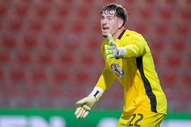 Maurice Merkl, goalkeeper, Landsberg, 22, giving instructions, gesturing with his arms, single frame, action, October 13, 2026, Unterhaching, Germany, soccer, Bavarian Regional League, SpVgg Unterhaching vs. TSV 1882 Landsberg xslx