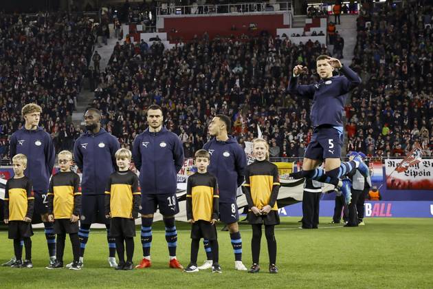 LEIPZIG - (lr) Sven Mijnans of PSV Eindhoven, Lutsharel Geertruida of PSV Eindhoven, Filip Kostic of PSV Eindhoven, Sergino Dest of PSV Eindhoven and Ivan Perisic of PSV Eindhoven ahead of the UEFA Champions League match between RB Leipzig and PSV Eindhoven at the RB Arena on 13 October 2026 in Leipzig, Germany. MAURICE VAN STEEN ANP xVIxANPxSportx xxANPxIVx 572344723 originalFilename: 572344723