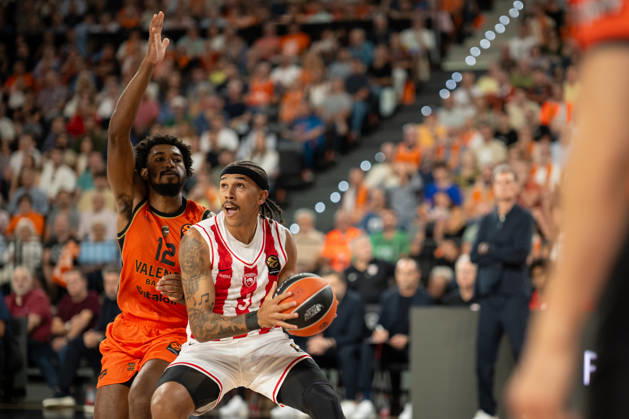 EuroLeague Round 5 match between Valencia Basket and Olympiacos Piraeu Armoni Brooks of Valencia Basket (L) and Tyson Ward of Olympiacos Piraeus (R) in action during the EuroLeague Round 5 match between Valencia Basket and Olympiacos Piraeu at Roig Arena, (Valencia ) on October 13, 2026. Copyright: xVicentexVidalxFernandezx