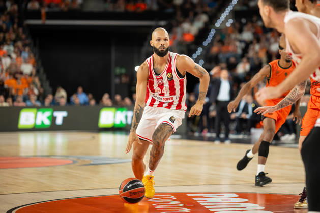 EuroLeague Round 5 match between Valencia Basket and Olympiacos Piraeu Evan Fournier of Olympiacos Piraeus in action during the EuroLeague Round 5 match between Valencia Basket and Olympiacos Piraeu at Roig Arena, (Valencia ) on October 13, 2026. Copyright: xVicentexVidalxFernandezx