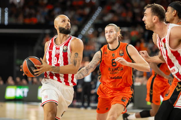 EuroLeague Round 5 match between Valencia Basket and Olympiacos Piraeu Evan Fournier of Olympiacos Piraeus in action during the EuroLeague Round 5 match between Valencia Basket and Olympiacos Piraeu at Roig Arena, (Valencia ) on October 13, 2026. Copyright: xVicentexVidalxFernandezx