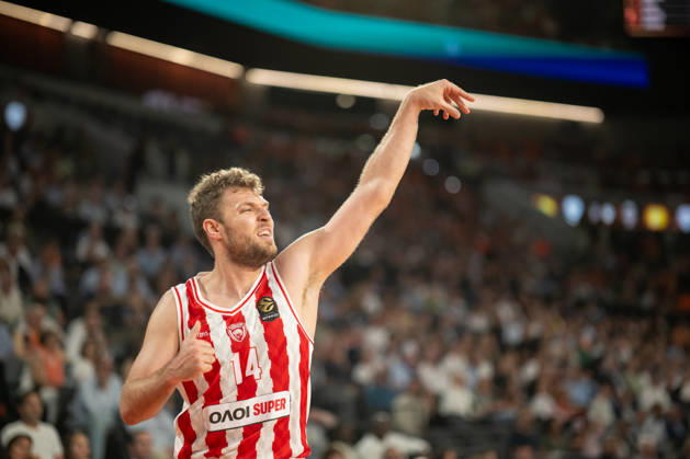EuroLeague Round 5 match between Valencia Basket and Olympiacos Piraeu Sasha Vezenkov of Olympiacos Piraeus in action during the EuroLeague Round 5 match between Valencia Basket and Olympiacos Piraeu at Roig Arena, (Valencia ) on October 13, 2026. Copyright: xVicentexVidalxFernandezx
