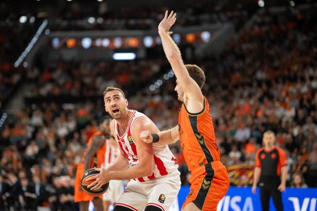 EuroLeague Round 5 match between Valencia Basket and Olympiacos Piraeu Nikola Milutinov of Olympiacos Piraeus in action during the EuroLeague Round 5 match between Valencia Basket and Olympiacos Piraeu at Roig Arena, (Valencia ) on October 13, 2026. Copyright: xVicentexVidalxFernandezx