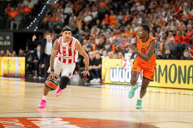 EuroLeague Round 5 match between Valencia Basket and Olympiacos Piraeu Tyson Ward of Olympiacos Piraeus (L) and Omari Moore of Valencia Basket (R) in action during the EuroLeague Round 5 match between Valencia Basket and Olympiacos Piraeu at Roig Arena, (Valencia ) on October 13, 2026. Copyright: xVicentexVidalxFernandezx