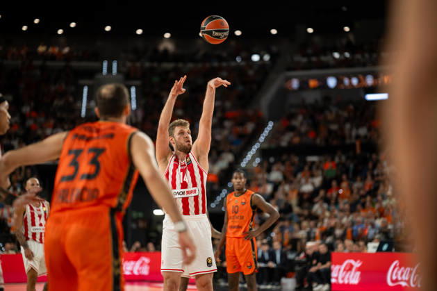 EuroLeague Round 5 match between Valencia Basket and Olympiacos Piraeu Sasha Vezenkov of Olympiacos Piraeus in action during the EuroLeague Round 5 match between Valencia Basket and Olympiacos Piraeu at Roig Arena, (Valencia ) on October 13, 2026. Copyright: xVicentexVidalxFernandezx