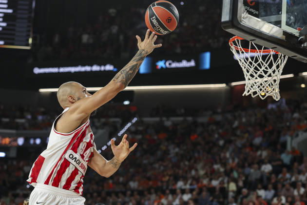 October 13, 2026, Valencia, Valencia, Spain: Evan Fournier of Olympiacos Piraeus in action during the Euroleague Basketball Regular Season Round 5 game between Valencia Basket and Olympiacos Piraeus Roster at Roig Arena on October 13, 2026 in Valencia, Spain. Valencia Spain - ZUMAa181 20261013_zaa_a181_029 Copyright: xIrinaxR.xHx