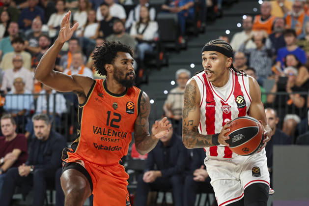 October 13, 2026, Valencia, Valencia, Spain: Armoni Brooks of Valencia Basket and Tyson Ward of Olympiacos Piraeus in action during the Euroleague Basketball Regular Season Round 5 game between Valencia Basket and Olympiacos Piraeus Roster at Roig Arena on October 13, 2026 in Valencia, Spain. Valencia Spain - ZUMAa181 20261013_zaa_a181_034 Copyright: xIrinaxR.xHx