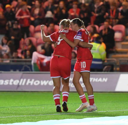 Llanelli, Wales, October 13th 2026 Elise Hughes of Wales celebrates with her team after scoring her sides 2nd goal during the 2027 FIFA Women s World Cup - WEQ Play-offs Round 1 - between Wales and Albania on 13th Oct 2026 at Parc Y Scarlets (Photo by Jeff Thomas Sports Press Photo) Copyright: xJeffxThomas SportsxPressxPhotox Sportspressphoto_SPR254463