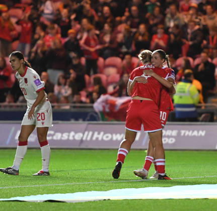 Llanelli, Wales, October 13th 2026 Elise Hughes of Wales celebrates with her team after scoring her sides 2nd goal during the 2027 FIFA Women s World Cup - WEQ Play-offs Round 1 - between Wales and Albania on 13th Oct 2026 at Parc Y Scarlets (Photo by Jeff Thomas Sports Press Photo) Copyright: xJeffxThomas SportsxPressxPhotox Sportspressphoto_SPR254465