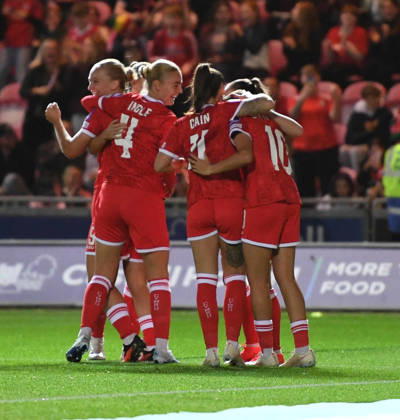 Llanelli, Wales, October 13th 2026 Elise Hughes of Wales celebrates with her team after scoring her sides 2nd goal during the 2027 FIFA Women s World Cup - WEQ Play-offs Round 1 - between Wales and Albania on 13th Oct 2026 at Parc Y Scarlets (Photo by Jeff Thomas Sports Press Photo) Copyright: xJeffxThomas SportsxPressxPhotox Sportspressphoto_SPR254467