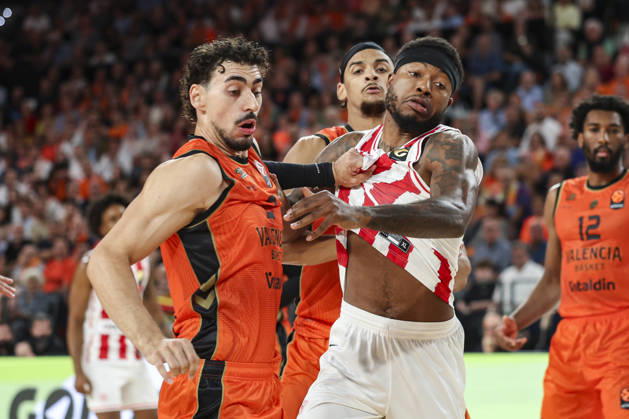 October 13, 2026, Valencia, Valencia, Spain: Josep Puerto of Valencia Basket and Tyrique Jones of Olympiacos Piraeus gestures during the Euroleague Basketball Regular Season Round 5 game between Valencia Basket and Olympiacos Piraeus Roster at Roig Arena on October 13, 2026 in Valencia, Spain. Valencia Spain - ZUMAa181 20261013_zaa_a181_054 Copyright: xIrinaxR.xHx